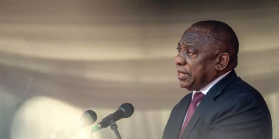 Südafrikas Präsident Ramaphosa bei Mugabes Trauerfeier