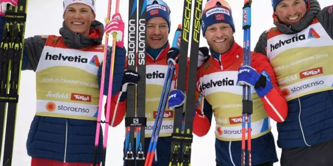 Die norwegischen Langläufer jubeln über den Sieg über 4 x 10 Kilometer in Seefeld. Foto: Hendrik Schmidt Die norwegischen Langläufer jubeln über den Sieg über 4 x 10 Kilometer in Seefeld. Foto: Hendrik Schmidt