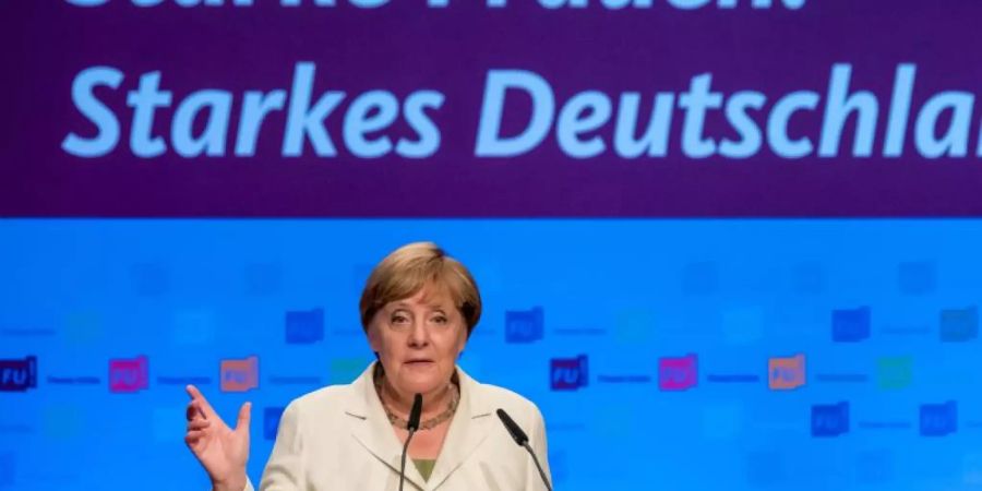 Bundeskanzlerin Angela Merkel während des Bundesdelegiertentags der Frauen Union. Foto: Peter Steffen/Archiv