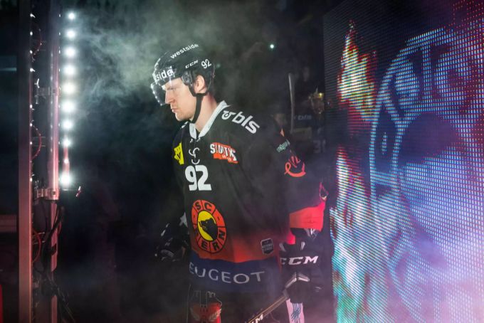 SCB Center Gaëtan Haas lernte das Schlittschuhlaufen in Biel - vor eineinhalb Jahren machte er den Schritt zum Kantonsrivalen. SCB Center Gaëtan Haas