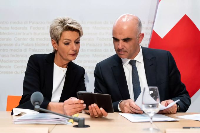 Bis jetzt besetzt die SP zwei Bundesratssitze mit Karin Keller-Suter und Alain Berset, doch das könnte sich 2023 ändern. karin keller-sutter berset