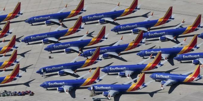 Mehrere Boeing 737-MAX am Boden boeing 737 max piloten