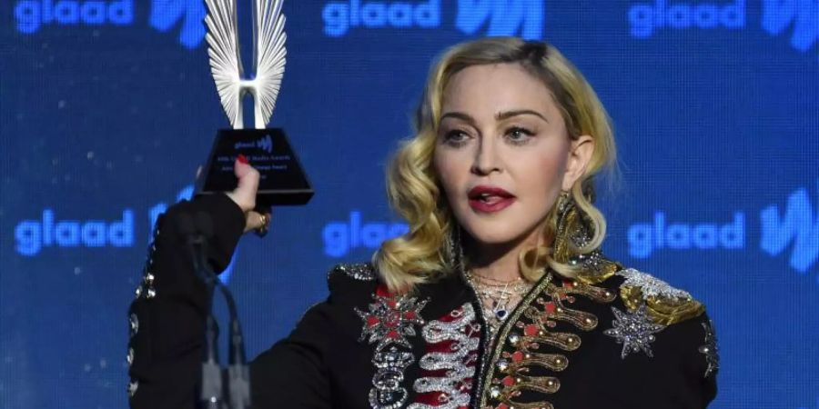 Madonna nimmt bei den 30. GLAAD Media Awards in New York den Advocate for Change Award entgegen. Foto: Evan Agostini/Invision/AP