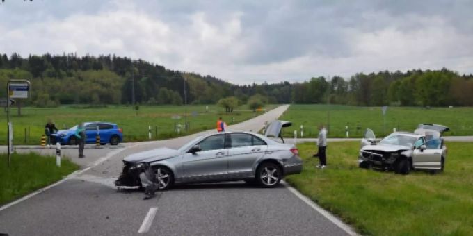 In Kestenholz gab es ein Autounfall, bei welchem zwei Personen leicht verletzt wurden. Kestenholz