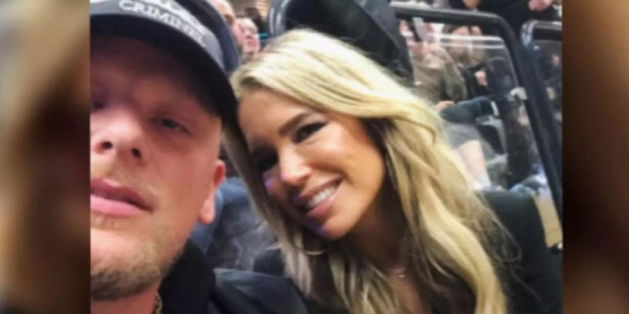 Völlig faltenfrei: Sylvie Meis zeigt sich mit Rapper Bonez MC.