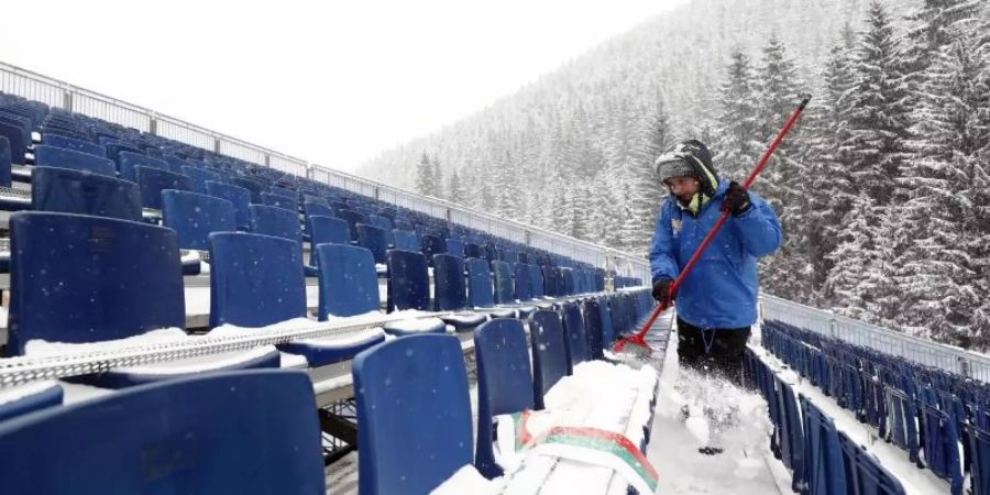 Zu viel Schnee: Der Super-G in Bansko wurde abgesagt. Foto: Gabriele Facciotti/AP