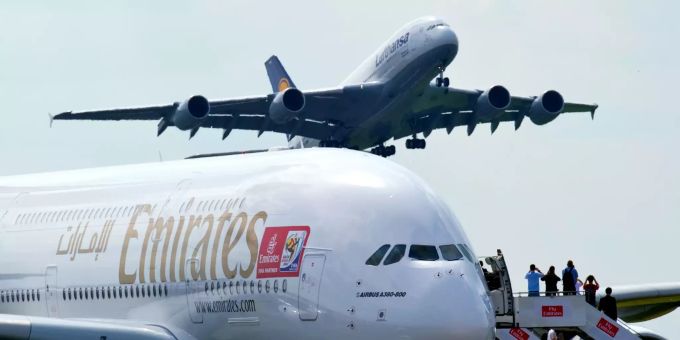 Auf Emirates-Flügen dürfen künftig keine Pager oder Walkie-Talkies mitgeführt werden. Airbus A380