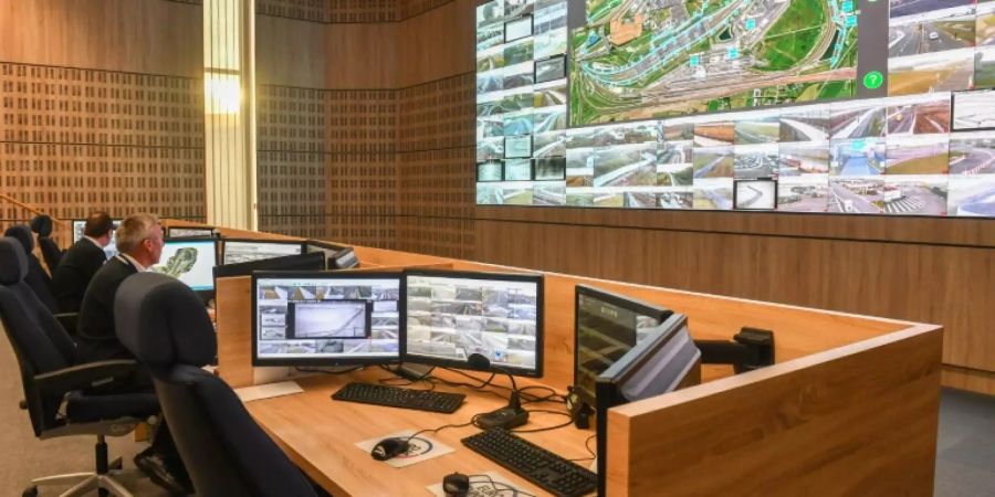 Der Kontrollraum des Eurotunnels im französischen Coquelles