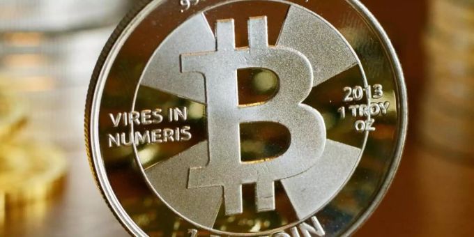 Als die Preise von Bitcoin & Co abstürzten, sank auch die globale Nachfrage nach der Computertechnik, mit der man die virtuellen Münzen schürfen kann. Foto: Jens Kalaene Nvidia Krypto