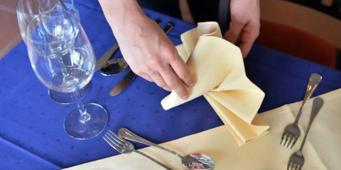 Stuttgart - Umfrage: 62 Prozent im Hotel- und Gaststättengewerbe wollen kürzere Arbeitszeiten