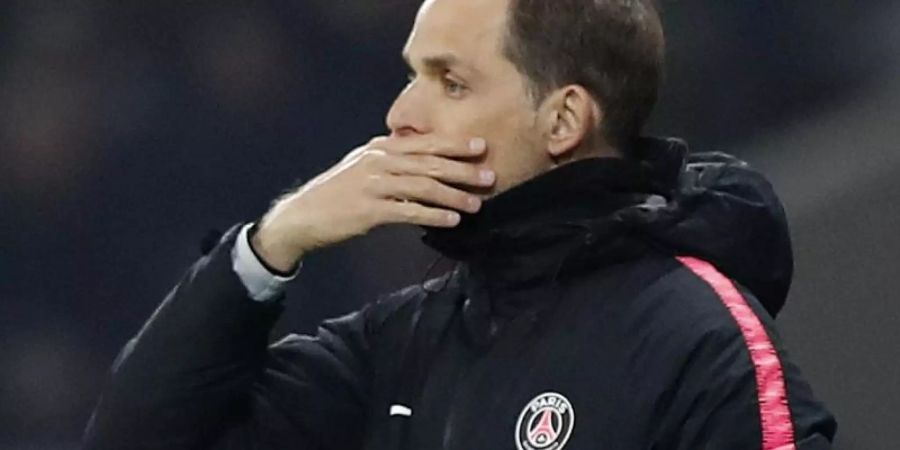 Bedient: PSG-Coach Thomas Tuchel bei der 1:5-Pleite in Lille. Foto: Christophe Ena/AP