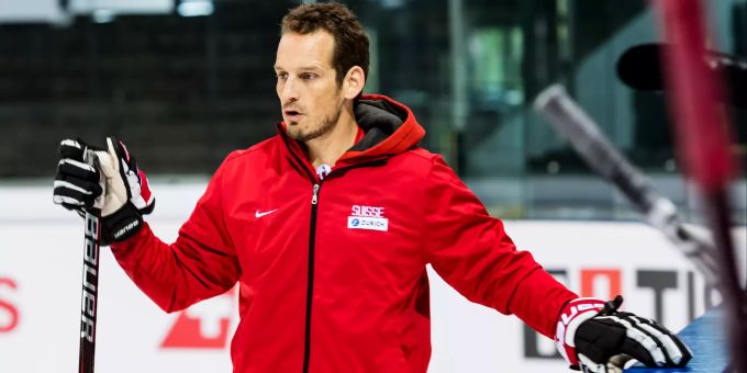 Trainer Patrick Fischer zeigte sich an der Eishockey WM im Spiel gegen die Russen beeindruckt. Eishockey WM Patrick Fischer