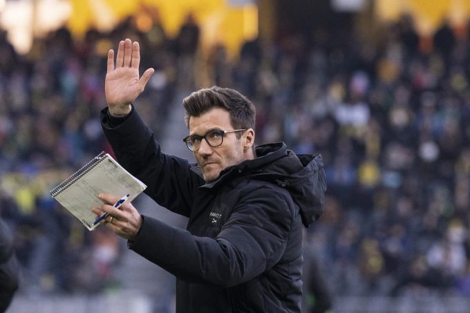 YB-Trainer Raphael Wicky ist mit seinem Team auf Meisterkurs. yb