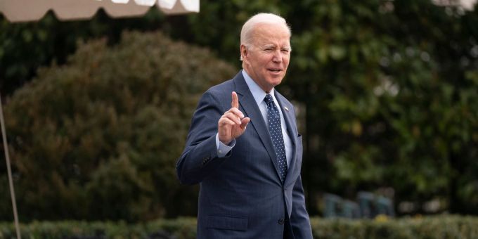 US-Präsident Joe Biden ist überraschend nach Kiew gereist. Evan Vucci/AP/dpa US-Präsident Joe Biden