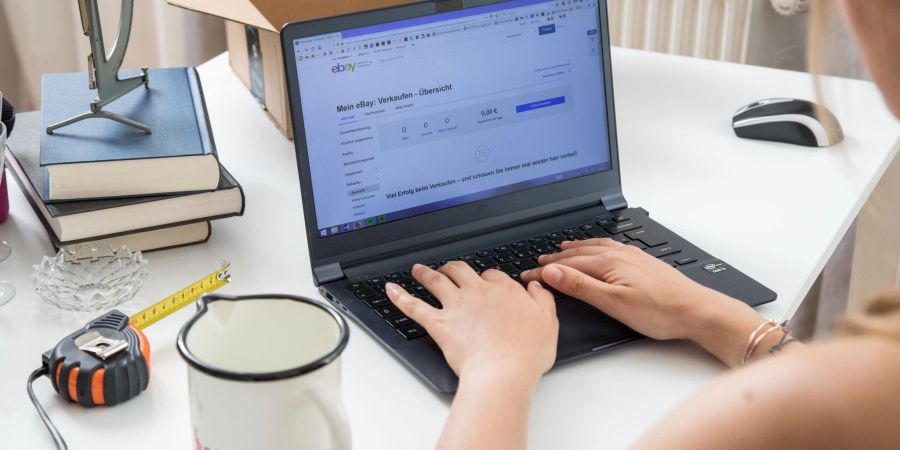 Gebrauchte Sachen können schnell online verkauft werden: Sie sollten aber darauf achten, dass Sie beim Preis realistisch bleiben.