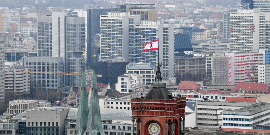 Berlin wählt am 12. Februar ein neues Landesparlament weil die letzte Abstimmung ungültig war. Vom Ergebnis hängt ab, ob Franziska Giffey Regierende Bürgermeisterin bleibt.