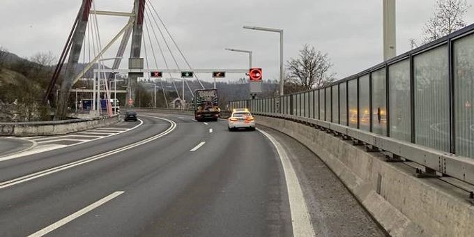 Schaffhausen: Kollision zwischen Lastwagen und Auto . Schaffhausen Unfall