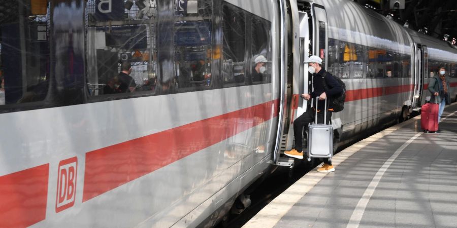 Etwas pünktlicher unterwegs als im Dezember: Die Deutsche Bahn.