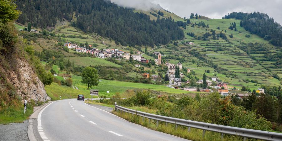 Blick in Richtung der Gemeinde Valsot/Ortschaft Ramosch im Unterengadin.