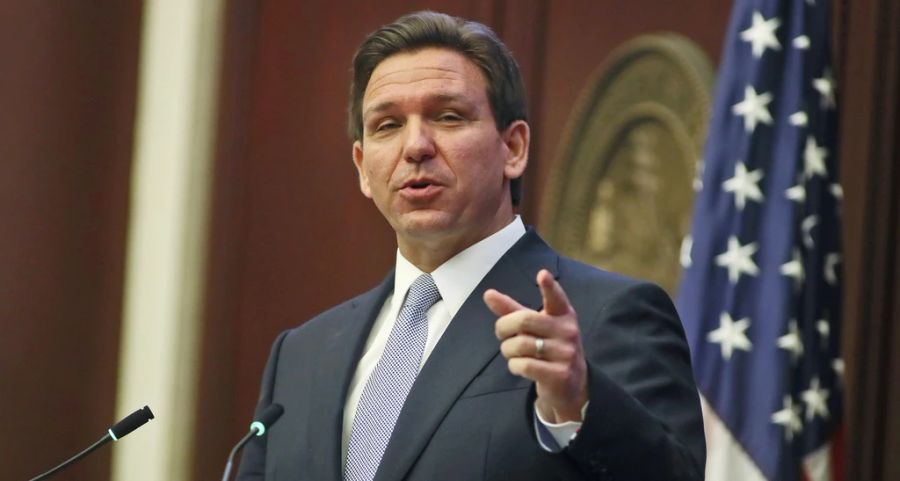 Floridas Gouverneur Ron DeSantis fordert US-Präsident Joe Biden auf, Novak Djokovic die USA-Einreise zu erlauben.