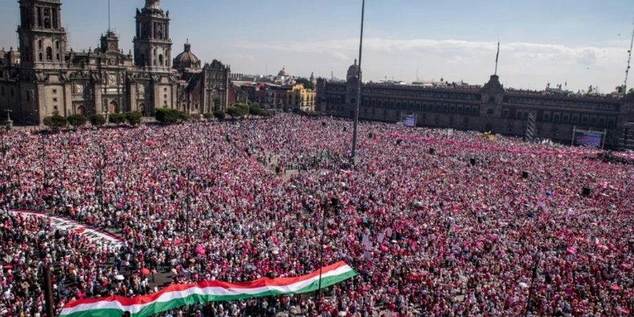 Demonstration auf dem Zócalo gegen die Wahlreform