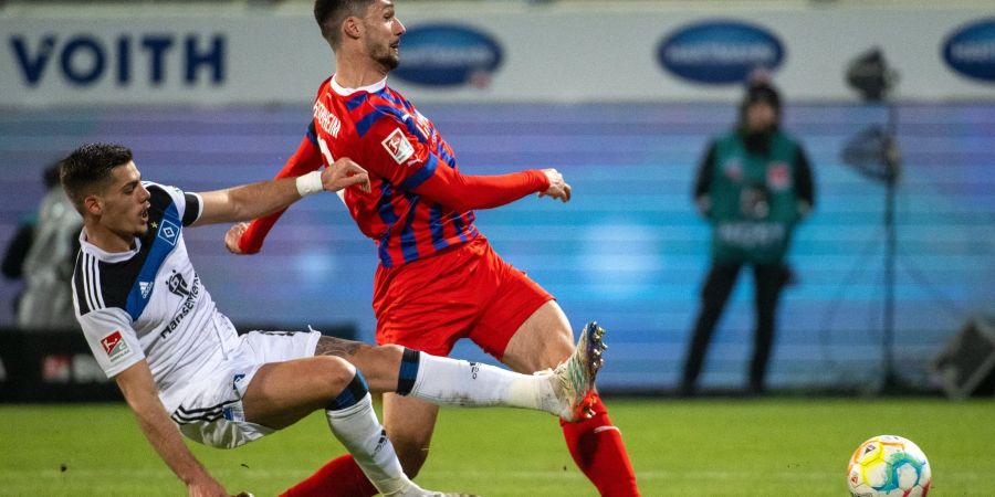 Heidenheim und der HSV teilen sich die Punkte im Spitzenspiel.