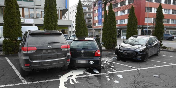 Buchs: Mit Auto Selbstunfall verursacht Buchs: Mit Auto Selbstunfall verursacht