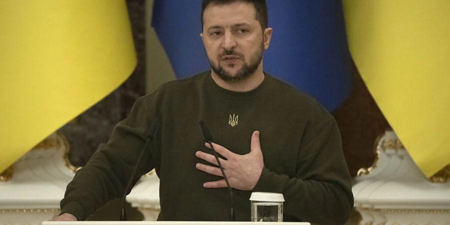 Wolodymyr Selenskyj, Präsident der Ukraine, nimmt an einer Pressekonferenz teil. Foto: Efrem Lukatsky/AP/dpa