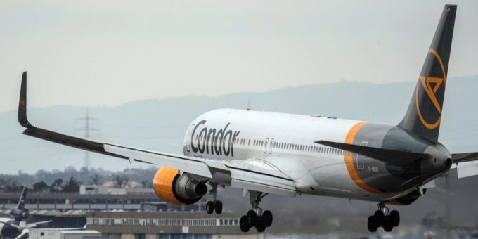 Ein Flieger der Condor auf dem Flughafen Frankfurt. (Archivbild) condor