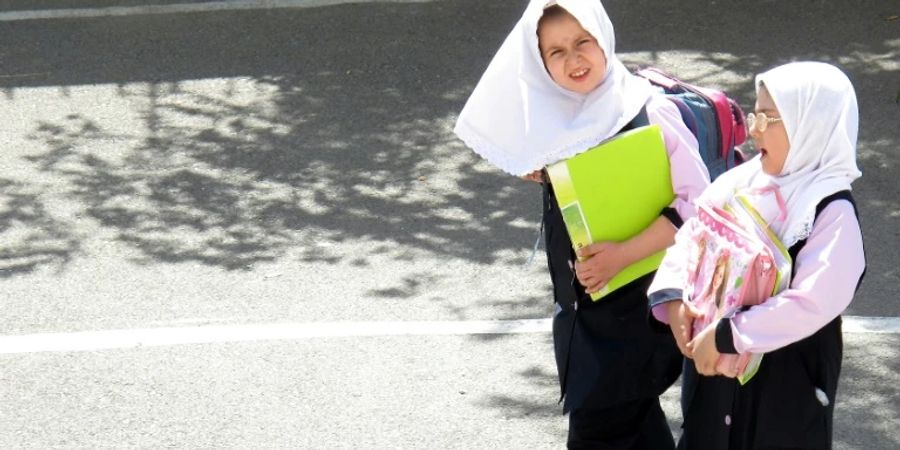 Schülerinnen im Iran