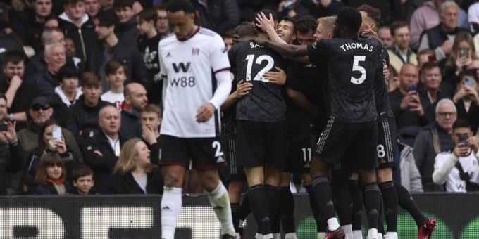 In der ersten Halbzeit wird Fulham von Arsenal phasenweise regelrecht überrollt. Arsenal