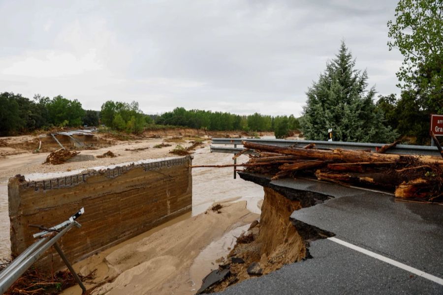 Dutzende Strassen wurden gesperrt, Parks geschlossen. Unzählige Häuser, Keller, Garagen und Unterführungen wurden mit Wasser und Schlamm überschwemmt.