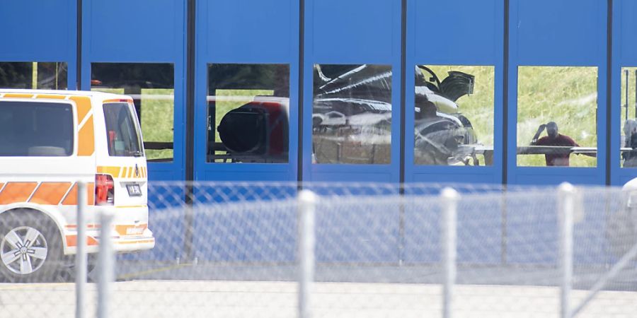 Die Militärpolizei war im Juni auf dem Militärflugplatz in Emmen LU präsent, wo die Patrouille-Suisse-Flugzeuge nach dem Unfall in Zug landeten. (Archivbild)