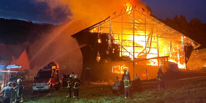 Feuer in Sigriswil BE - Scheune gerät in Vollbrand