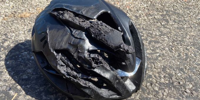 Unterägeri: Fahrradhelm verhindert Schlimmeres. Fahrradhelm verhindert Schlimmeres.