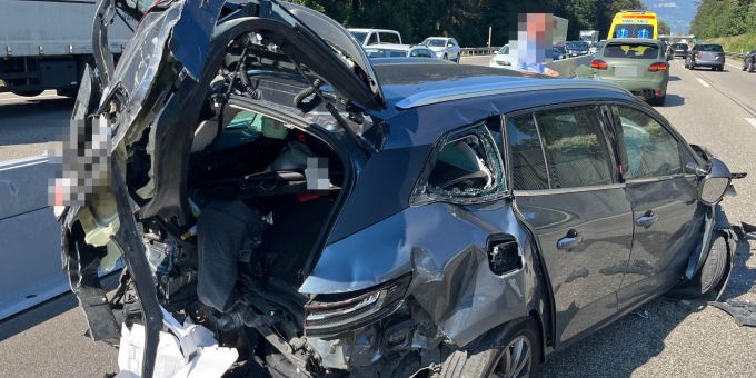 Kriegstetten SO: Auffahrunfall mit drei beteiligten Autos auf der A1. Unfall