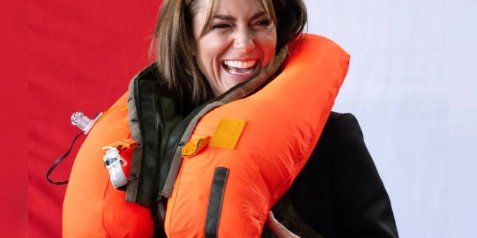 Prinzessin Kate hatte bei einem Besuch einer Militärbasis sichtlich Spass. Prinzessin Kate hatte bei einem Besuch einer Militärbasis sichtlich Spass.