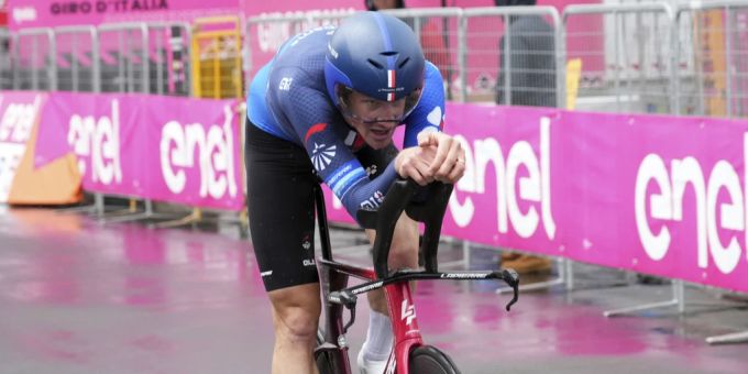 Stefan Küng im Einsatz beim Zeitfahren am Giro d'Italia. Giro d'Italia