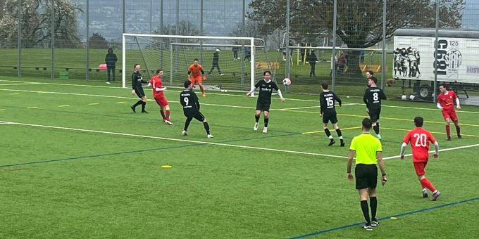 Die engmaschige Abwehr von Stäfa stellten die Räume immer wieder zu FV Küsnacht gegen FC Stäfa