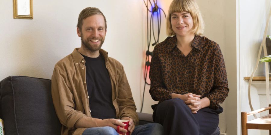 Heinz Helle und Julia Weber haben zusammen zwei Töchter. Über ihre Erfahrungen als Elternteil und Schreibende haben sie je einen Roman geschrieben. Dafür erhalten sie nun zusammen den ZKB Schillerpreis 2023. (Archivbild)