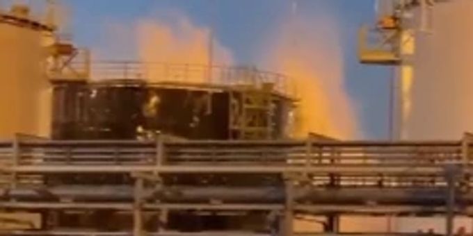In einem russischen Tanklager ist ein Grossbrand ausgebrochen. Grossbrand Raffinerie