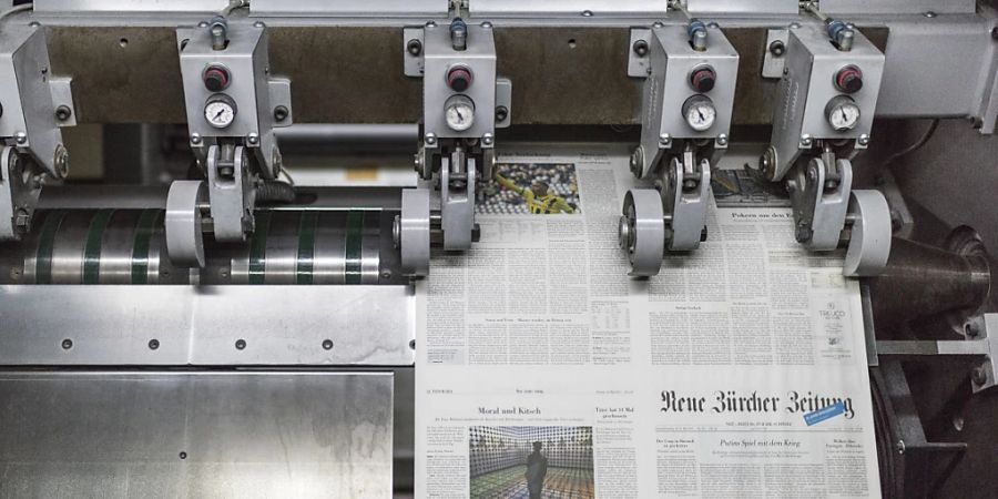 Produktion einer Ausgabe der «Neuen Zürcher Zeitung» (NZZ) in der Druckerei in Schlieren ZH im Jahr 2015. (Archivbild)