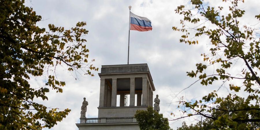 Bei einem Empfang der russischen Botschaft zum Jahrestag des Sieges über Nazi-Deutschland waren auch einige deutsche Politiker vor Ort.