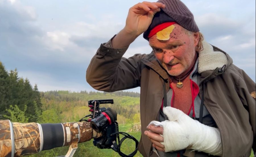 Andreas Kieling wurde vergangene Woche von einem Braunbären attackiert.