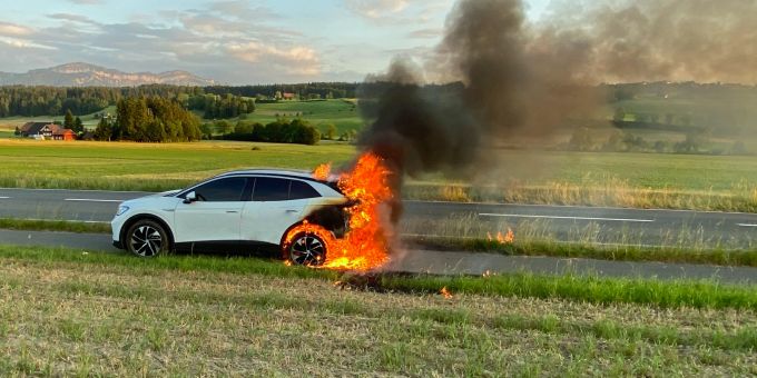 Ruswil LU: Auto in Brand geraten – niemand verletzt. Ruswil LU Brand