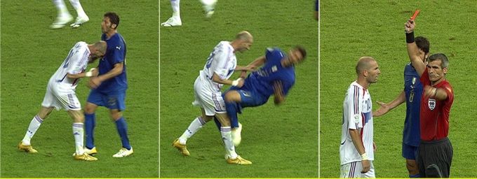 Eine Szene für die Geschichtsbücher: Zinedine Zidane streckt Marco Materazzi im Final der WM 2006 brutal nieder. Zinedine Zidane