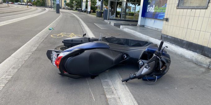 Allschwil BL: Motorradlenker verursacht Selbstunfall. Allschwil BL