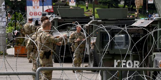 Nach Gewaltausbruch - EU droht Serbien und Kosovo mit Konsequenzen