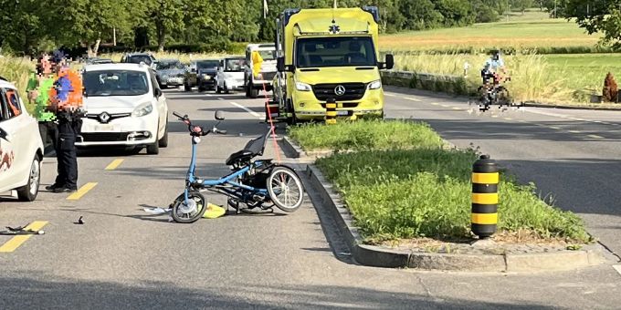 Reinach BL: Kollision zwischen Personenwagen und Dreirad. Unfall