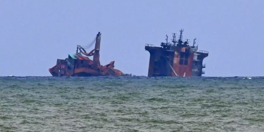 Die Sorge wächst, dass aus dem sinkenden Schiff Öl austritt